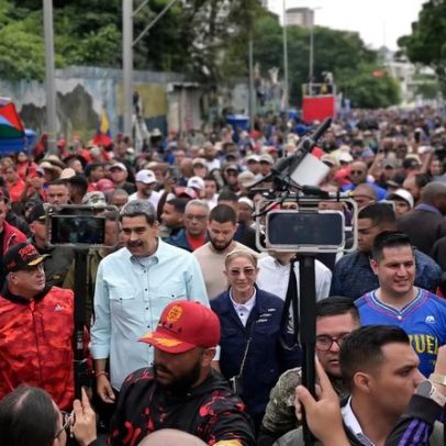 Maduro sai, mas permanece incerta a liderança da Venezuela