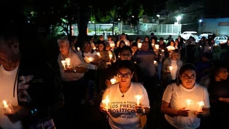 Velada por presos políticos en Guatire, Venezuela, el 9 de enero.