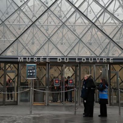 Abertura do Louvre adiada enquanto funcionários decidem retomar greve