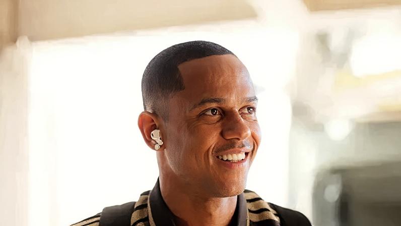 Wallace Yan começa entre os titulares