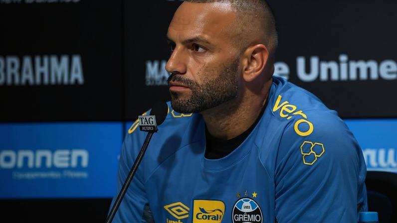 Weverton é apresentado oficialmente como goleiro do Grêmio. Foto: Lucas Uebel/Grêmio FBPA
