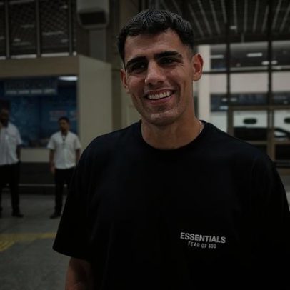 Lucas Villalba chega ao Rio para se apresentar ao Botafogo