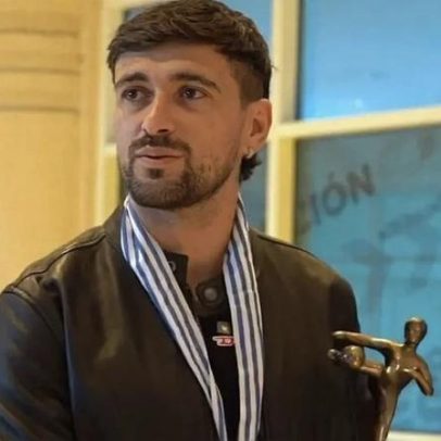 Arrascaeta recebe o prêmio de Rei da América pelo Flamengo