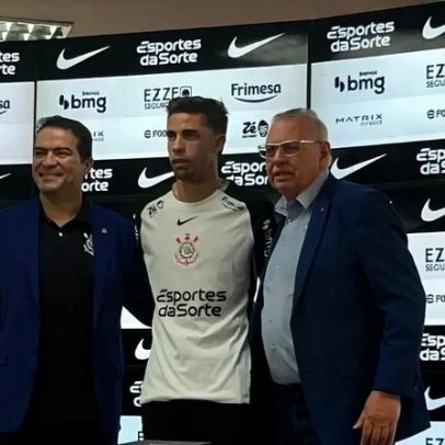 Gabriel Paulista se emociona em apresentação no Corinthians