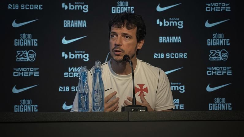 Fernando Diniz em apresentação do Vasco (Foto: Pedro Cobalea/Lance!)