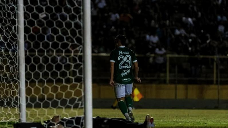 Kewen comemora gol contra o Corinthians (Foto: Aline Martins/Guarani)