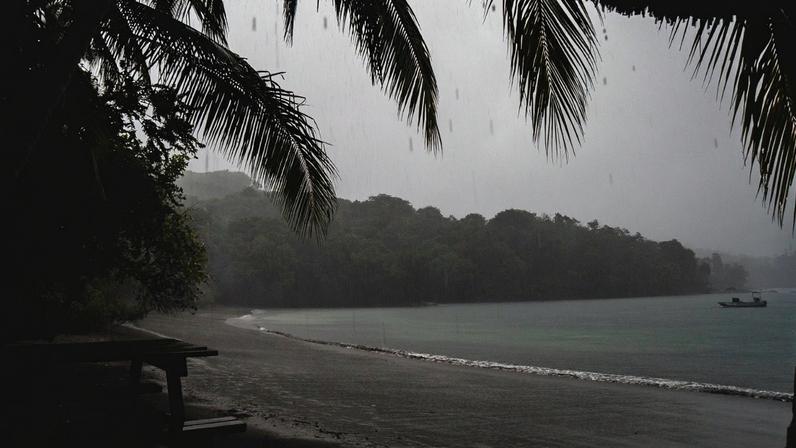Pancadas de chuva seguem marcando presença na costa leste do Nordeste.