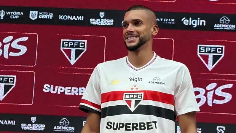 Matheus Dória na apresentação no São Paulo