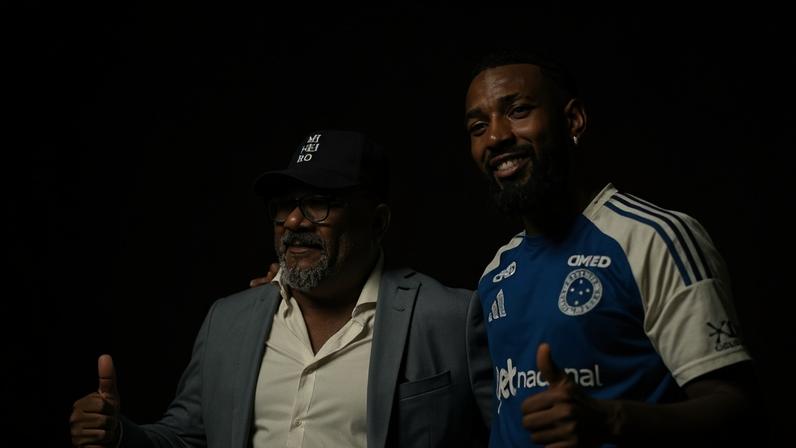 Gerson é apresentado no Cruzeiro (Foto: Eduardo Statuti/Lance!)
