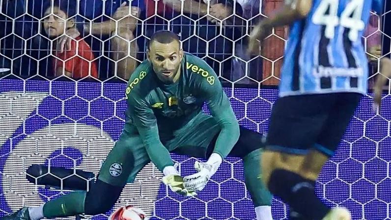 Weverton, ex-goleiro do Palmeiras, durante treinamento do Grêmio (FOTO: LUCAS UEBEL/GREMIO FBPA)