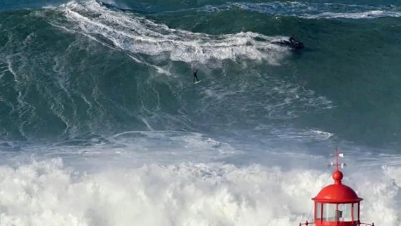 O brasileiro Will Santana surfou onda gigante em Portugal (Foto: Kaique Silva)