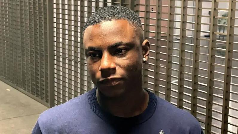 Hinestroza desembarcou no Rio de Janeiro neste domingo (25) (Foto: Pedro Cobalea/Lance!)