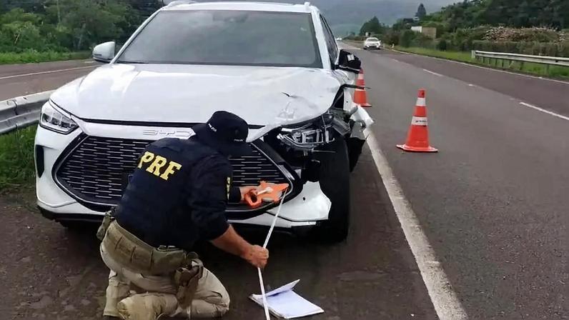 Acidente aconteceu na BR-101, em Maquiné, no litoral norte do Rio Grande do Sul (Foto: Divulgação/PRF)