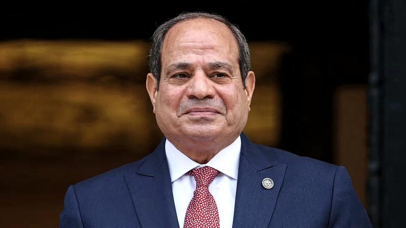 Egypt’s President Abdel Fattah al-Sisi poses next to Greek Prime Minister Kyriakos Mitsotakis (not pictured) in Athens, Greece, May 7, 2025.