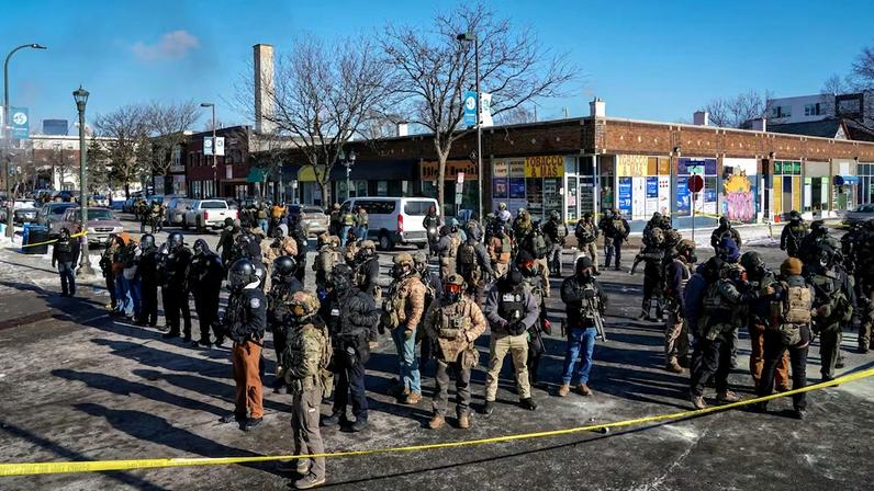 Agentes federales durante una protesta en Minneapolis, el 24 de enero.