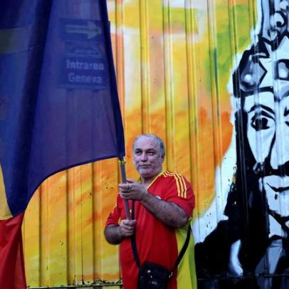 Oposição de direita radical na Romênia domina pesquisa de opinião mais recente