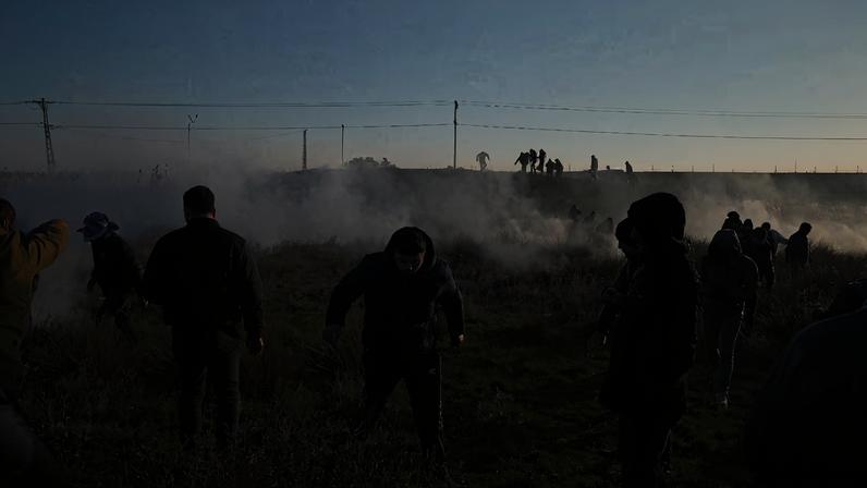 Turkey's pro-Kurdish demonstrators clash with riot police in Nusaybin as they march to the border zone with the Kurdish-controlled northeastern Syrian city of Qamishli