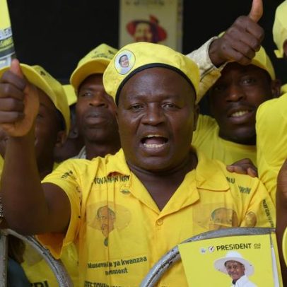 Uganda realiza eleição tensa cercada por questões de sucessão