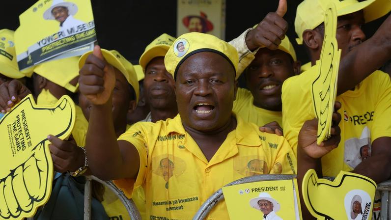 Uganda realiza eleição tensa cercada por questões de sucessão