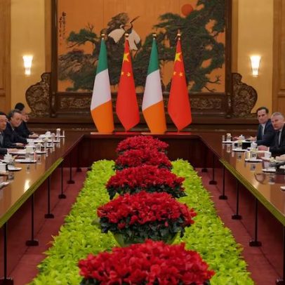 Premier irlandês busca aprofundar negociações comerciais com China em Pequim