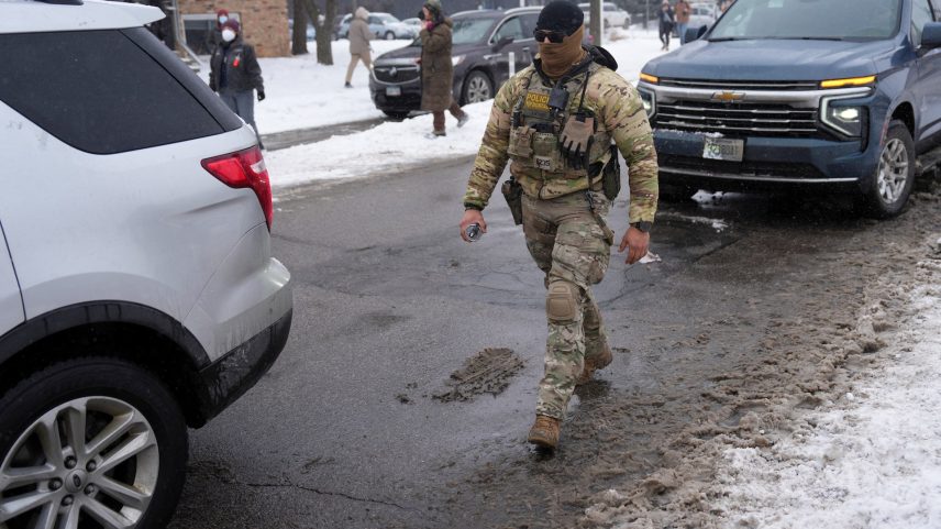A federal agent walks while immigration enforcement continues after a U.S. Immigration and Customs Enforcement (ICE) agent fatally shot Renee Nicole Good on January 7 during an immigration raid, in Minneapolis, Minnesota, U.S., January 21, 2026. REUTERS/Leah Millis