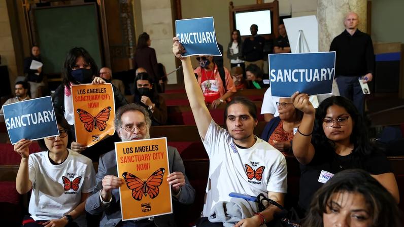 Trump ameaça cortar fundos a estados por cidades-santuário; Minneapolis em tensão