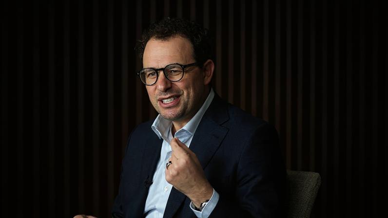 No passado, Amodei pediu ao governo Trump que mantivesse as restrições a chips na China (Foto: Chris Ratcliffe/Bloomberg)