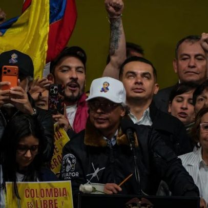 Trump e Petro encerram ataques após ligação de uma hora