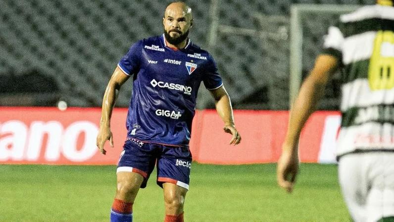 Zé Welison na partida entre Altos e Fortaleza, pela Copa do Nordeste de 2025 (Foto: Aldo Carvalho/Agif/Gazeta Press)