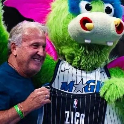 Zico vai à partida da NBA e recebe presente especial