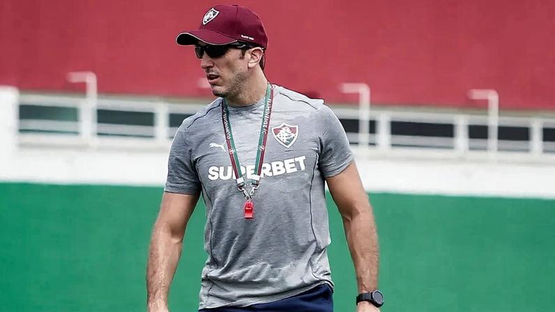 Zubeldía no primeiro dia de treinos do Fluminense (Foto; Marcelo Gonçalves/ Fluminense FC)