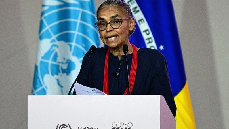 A ministra do Meio Ambiente do Brasil, Marina Silva, discursa durante sessão plenária da COP30, em Belém
