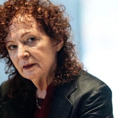 Curador da AGO renuncia após falha na aquisição de obra de Nan Goldin
