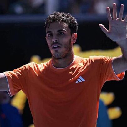 Cerúndolo vence Rublev e iguala melhores campanhas em Grand Slam