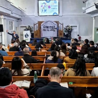 Série evangelística encerra com batismos em Londres