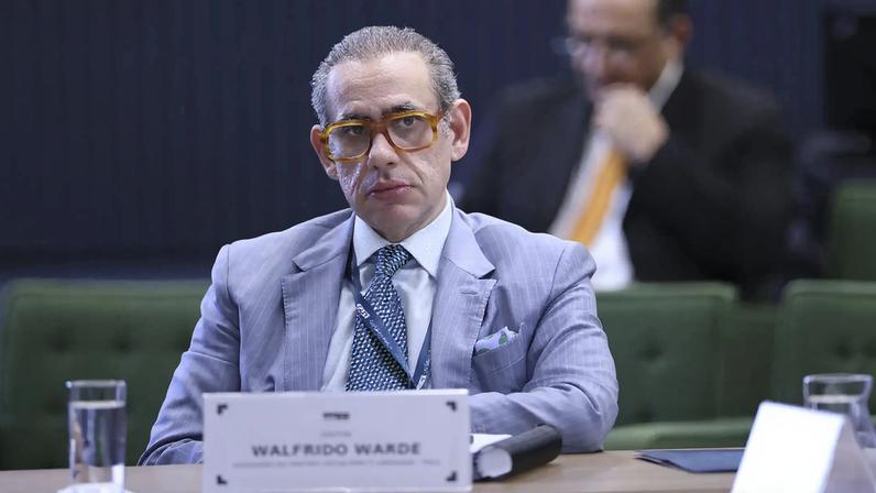 Após saída do advogado Walfrido Warde, defesa de Vorcaro “nega com veemência” qualquer possibilidade de delação. (Foto: Ton Molina/STF)