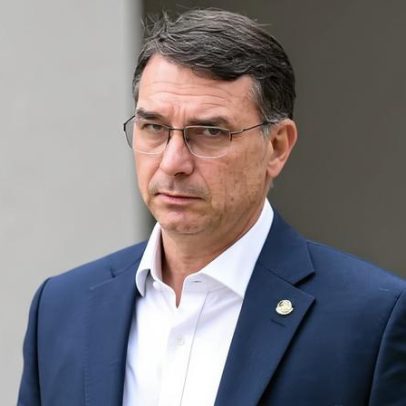 54% dizem que Flávio Bolsonaro manterá candidatura até o fim