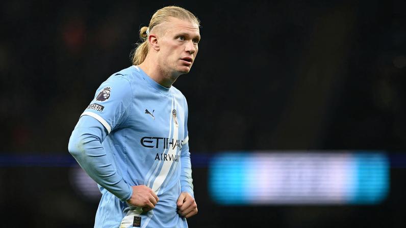 Erling Haaland, atacante do Manchester City — Foto: Oli SCARFF / AFP