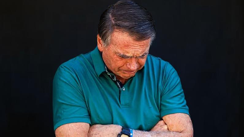 O ex-presidente Jair Bolsonaro fez uma aparição de cerca de 20 minutos na manhã desta quinta- feira, 11 de setembro de 2025, em frente à casa onde ele cumpre prisão domiciliar, em Brasí­lia (DF). A Primeira Turma do Supremo Tribunal Federal fixou nesta noite a pena de Bolsonaro, condenado por tentar dar um golpe de Estado após perder as eleições 2022, em 27 anos e três meses em regime inicial fechado - 24 anos e nove meses de reclusão e 2 anos e seis meses de detenção, com 124 dias-multa (equivalente a dois salários mínimos). Os ministros seguiram o voto do relator Alexandre de Moraes. 11/09/2025 - Foto: WILTON JUNIOR/ESTADÃO CONTEÚDO