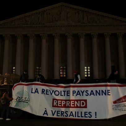 Agricultores franceses cercam Paris com tratores em protesto contra Mercosul-UE