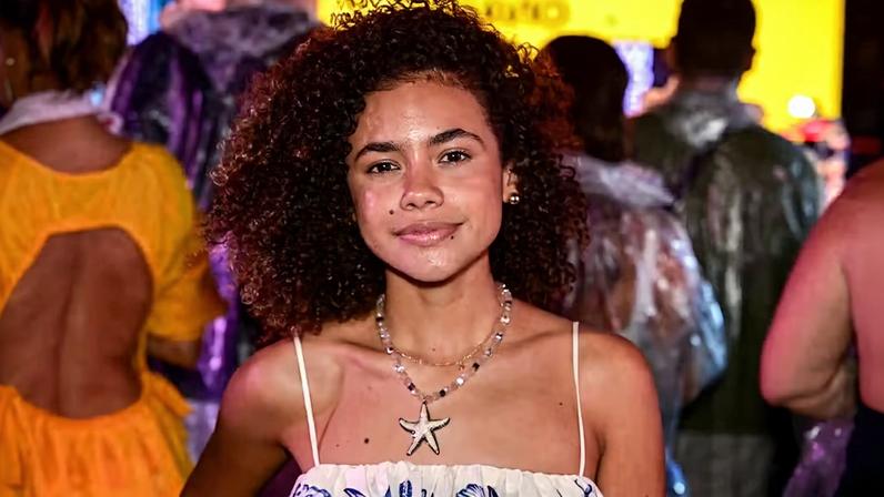 Alana Cabral — Foto: Marcelo Sá Barretto/ Agnews