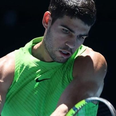 Alcaraz vence e completa 100º jogo em Grand Slam com vitória tranquila