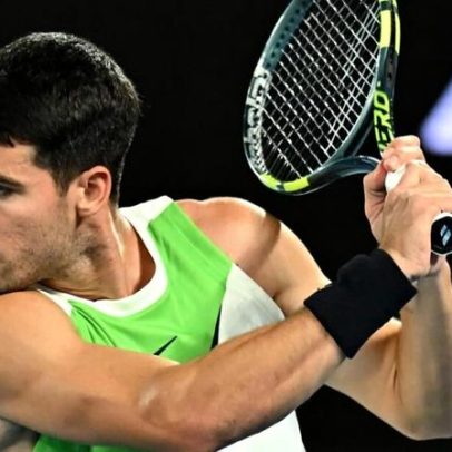 Alcaraz confirma favoritismo e estreia bem na temporada em Melbourne