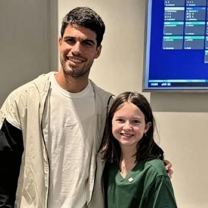 Alcaraz e Djokovic passam o dia com jovem sobrevivente de câncer