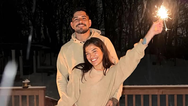 Alex Poatan e nova namorada, Tracy Cortez, no Ano Novo (Foto: Reprodução/Instagram)