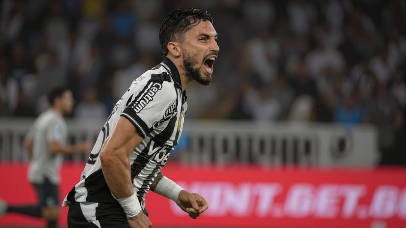 Alex Telles é um dos destaques do Botafogo (Foto: Thiago Ribeiro/AGIF/GazetaPress)