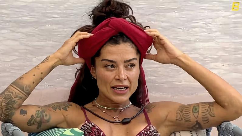 Aline Campos adotou estilo boho após mudança de nome artístico — Foto: Globoplay