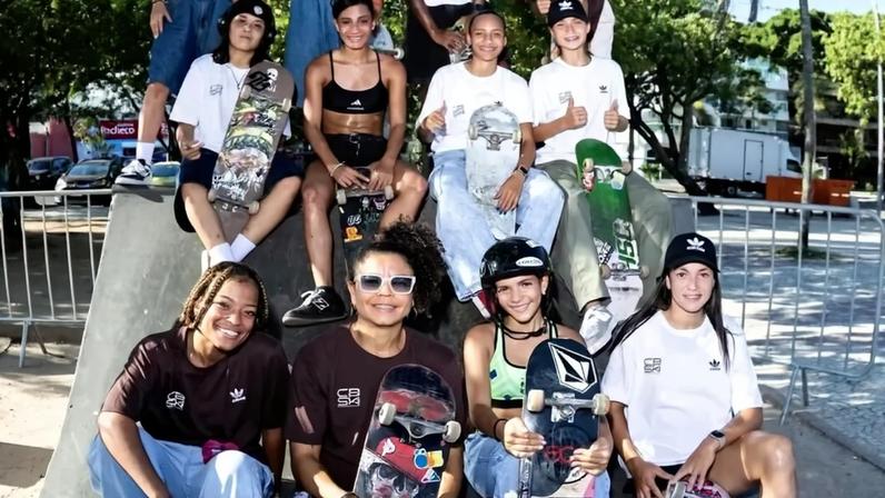 Aline Dantas durante seletiva de skate street (Foto: Julio Detefon/ CBSk)