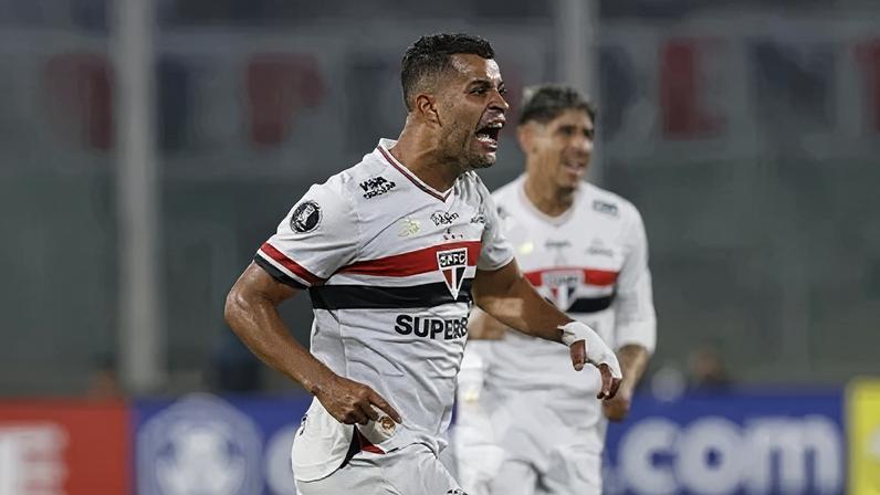 Alisson comemora o gol da vitória do São Paulo sobre o Talleres