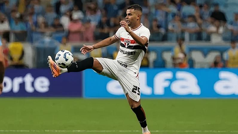 Corinthians sondou situação de Alisson, meio-campista do São Paulo